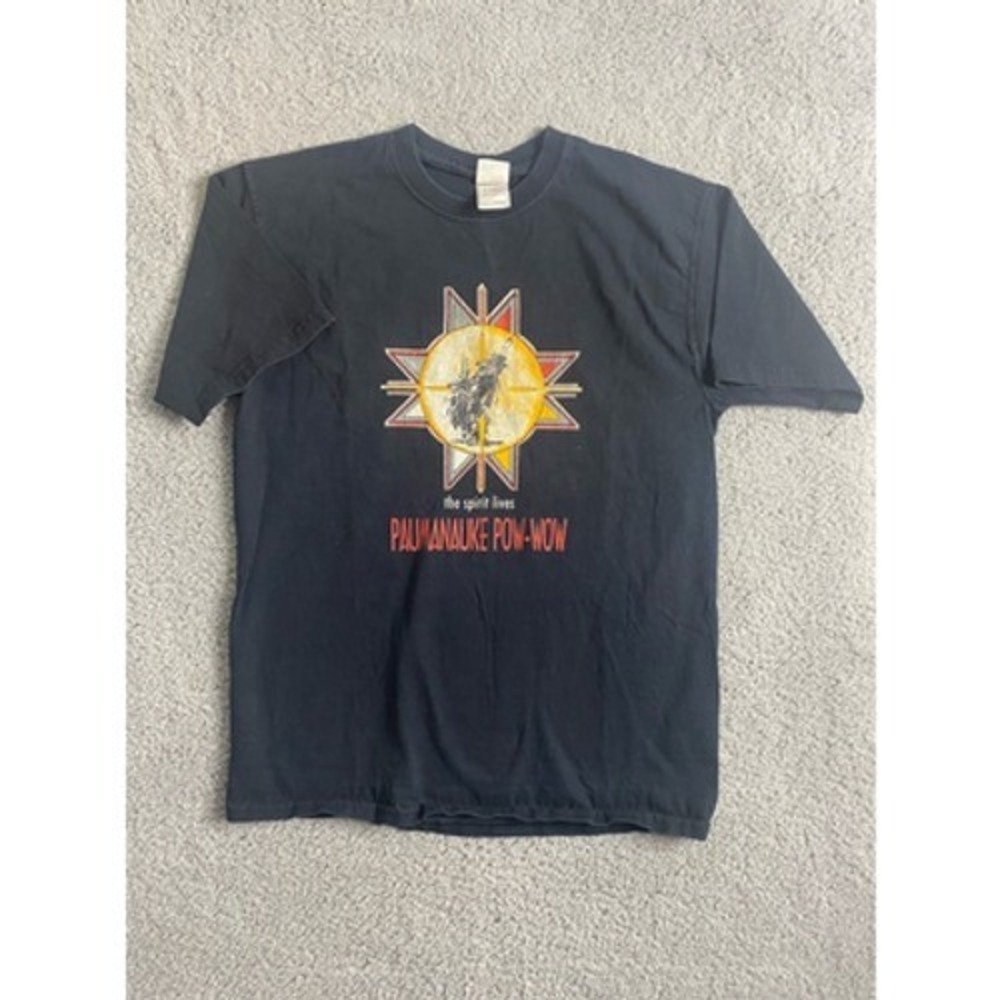 The Spirit Lives Paumanauke Pow-Wow Mens Fruit Of Loom Graphic T-Shirt Black L